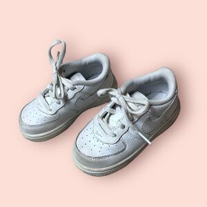 Kids Nike Low Top White Air Force 1 Sneakers Size 8C